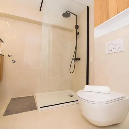 Lana Stobrec Apartman *