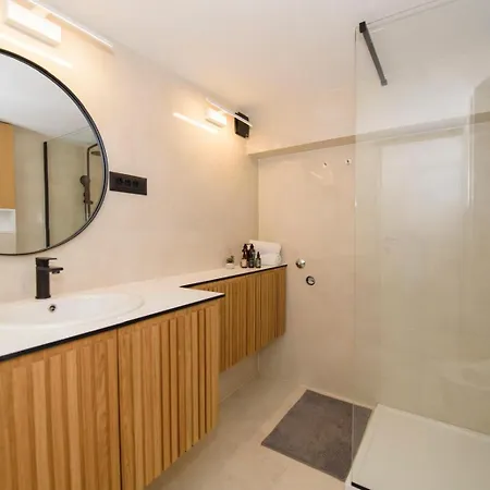 Lana Stobrec * Split